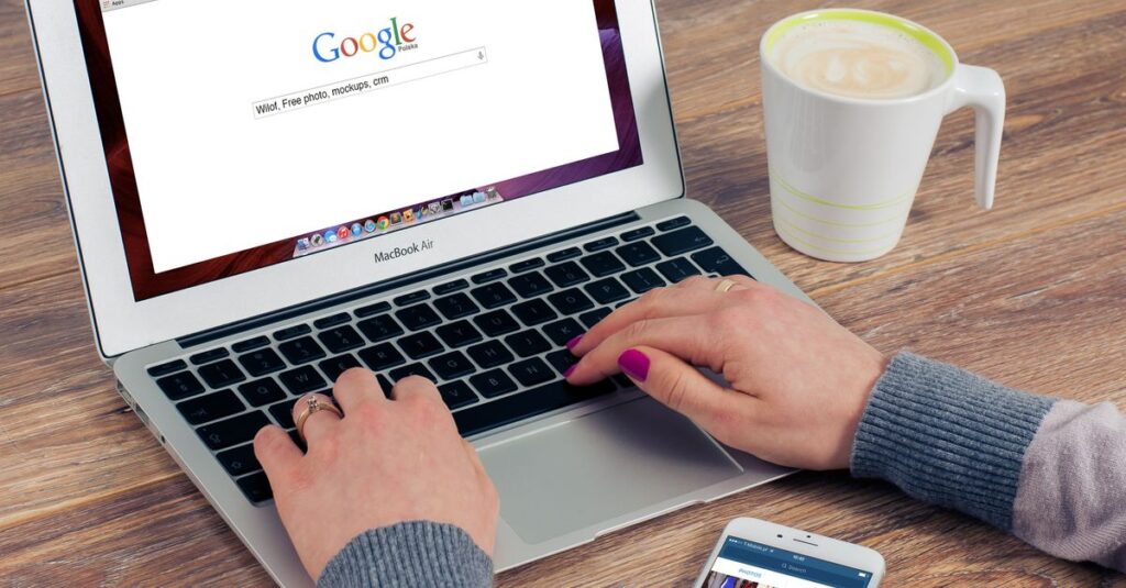 AIブログ運営におけるSEOとGoogle評価の注意点を図解したビジュアル