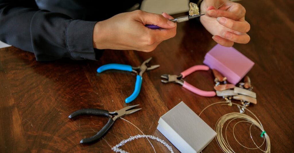 副業の自動化に使える具体的なツールと実例を示した図解