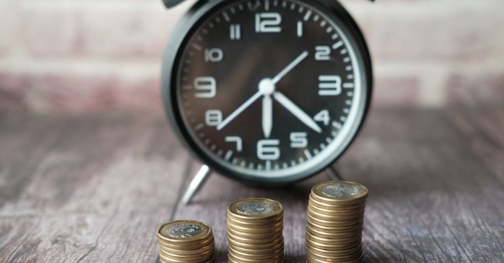 副業における時間不足の原因と時短戦略の必要性を解説した図解