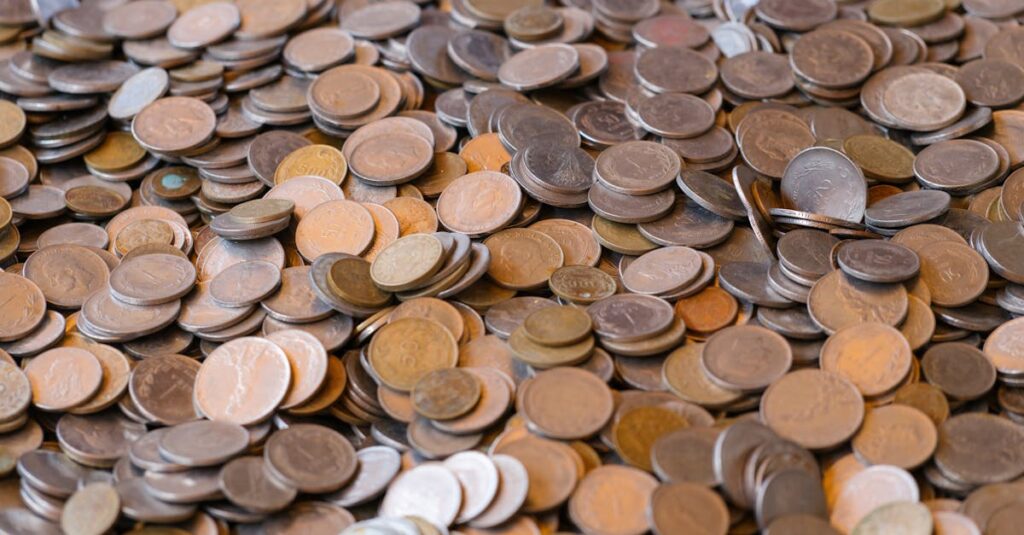 ChatGPTを活用して副業収入を得る人が増えている背景とその仕組みを視覚的に表した図解イメージ