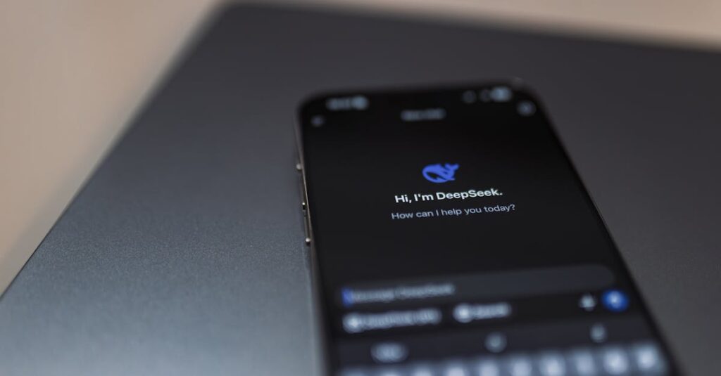 ChatGPTの文章を校正し、読みやすさを向上させるAIツールを比較した図解イメージ