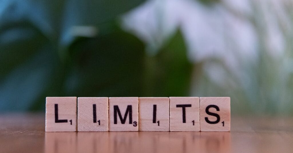 AI記事生成ツールの強みと限界を比較した図解イメージ