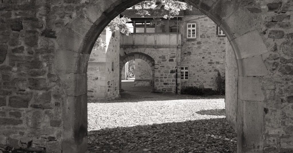 ChatGPTを使ってブログ記事の構成からタイトル生成までを効率化するステップを図解したイメージ