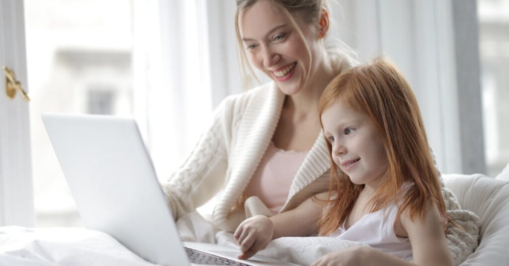 主婦向けに使いやすくスキル不要なAIツールの種類と用途を図で解説した画像