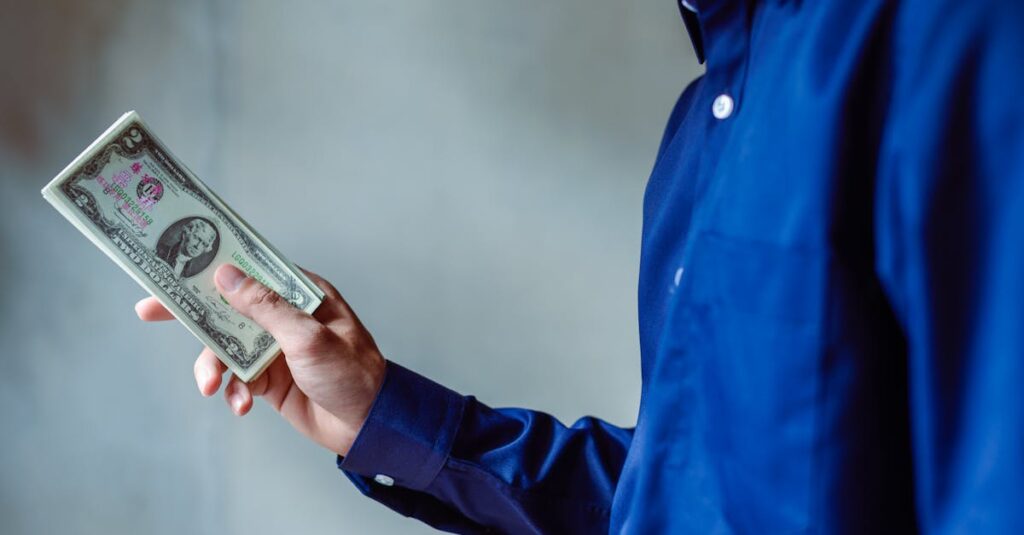 AI副業で実際にどれだけ稼げるかを収入事例とともに解説した図解イメージ