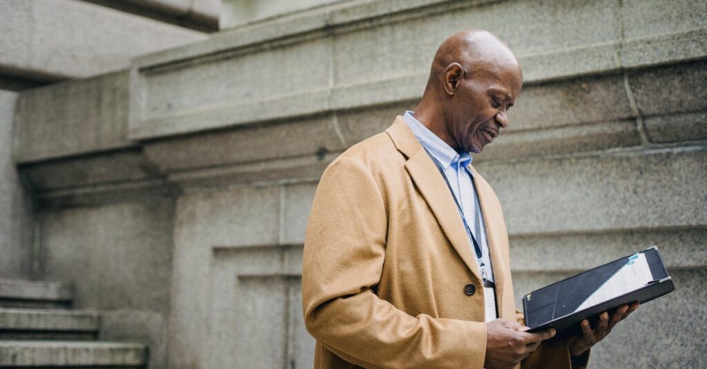 AI副業で月3万円を安定的に稼いでいる人たちの成功要因と共通行動パターンを図解したイメージ