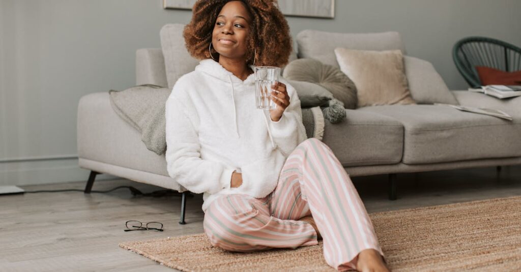 ChatGPTを活用して誰でも始められるコンテンツ販売の仕組みを示すイメージ