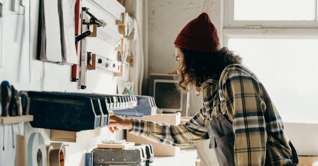 副業の自動化に使える具体的なツールと実例を示した図解