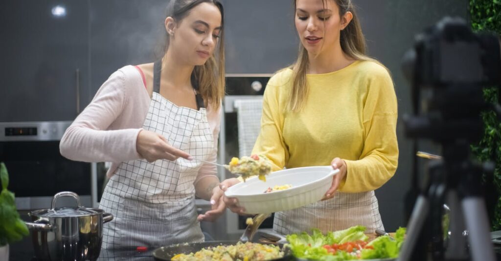 ブログ収益化に失敗する原因と適切なツール選定の重要性を解説する図